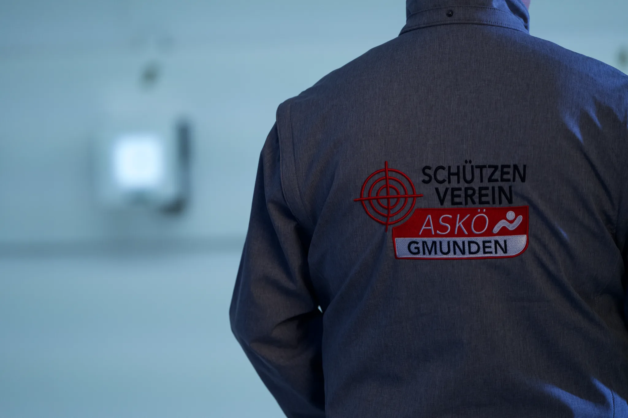Vereinslogo auf der Jacke